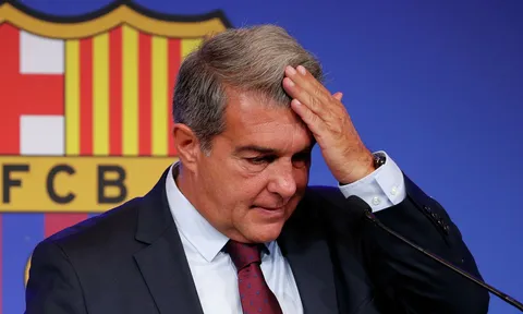 Nợ ngập đầu, chủ tịch Barca chuẩn bị khởi kiện người tiền nhiệm