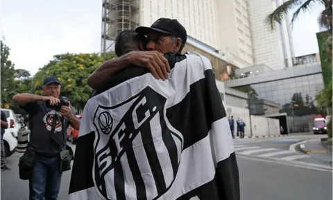 Nỗi buồn của CĐV Brazil khi Pele qua đời