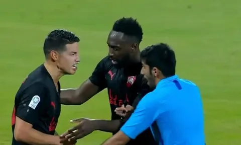Nổi điên quát thẳng mặt trọng tài, James Rodriguez nhận cái kết đắng