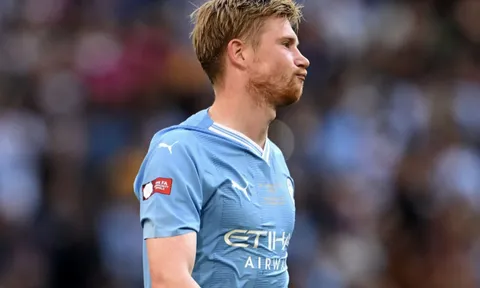 Nối gót Varane, De Bruyne chỉ trích luật bù giờ mới