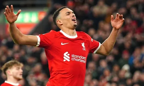 Nóng! Arnold đem "hung tin" cho Liverpool
