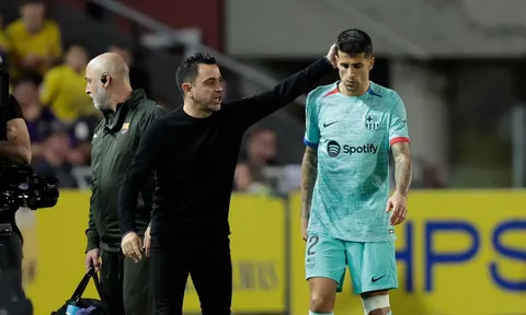 Nóng! Barca mất Cancelo trong vài tuần