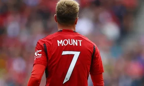 NÓNG! M.U bỏ qua tiền vệ trẻ hàng đầu vì Mason Mount