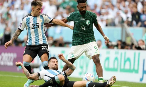 CĐV M.U nổi đóa với HLV Argentina: "Martinez dự bị là tội ác"