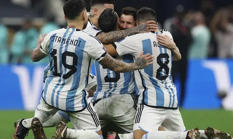 Nụ cười và nước mắt khi Messi vô địch World Cup