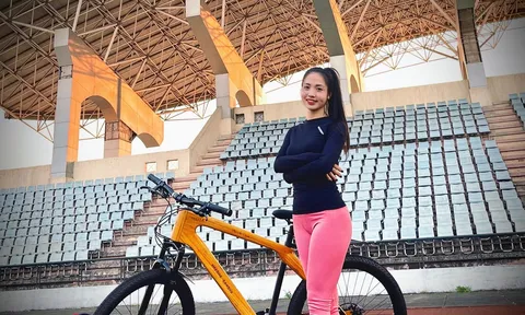 Nữ trung vệ tuyển Việt Nam diện đồ gym gây thương nhớ