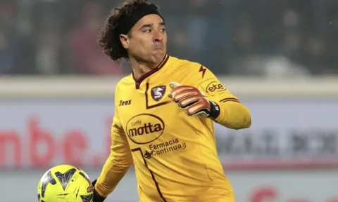 Ochoa nhận 8 bàn thua trong một trận tại Serie A
