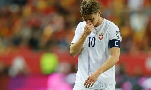 Odegaard gây sốc với hình ảnh tệ hại hơn cả Weghorst