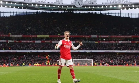 Odegaard thể hiện điều hiếm có trong ngày Arsenal ngược dòng