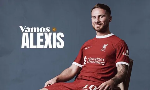 CHÍNH THỨC! Liverpool 'nổ' tân binh đầu tiên, trao số áo đẳng cấp