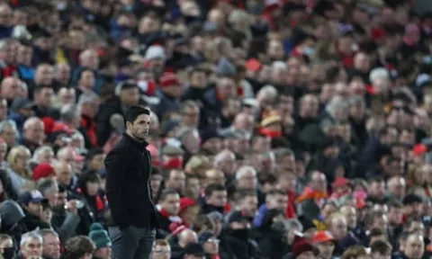 Ole bị sỉ nhục ở trận Liverpool 4-0 Arsenal