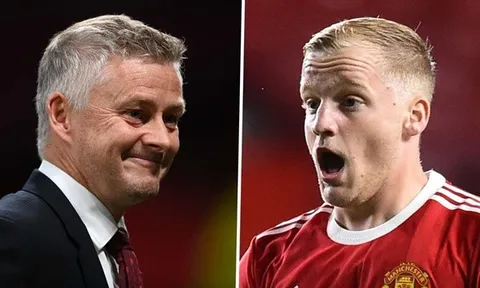 "Ole đang lừa dối Van de Beek một cách trắng trợn"