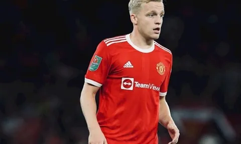 Ole phán quyết bất ngờ tương lai Van de Beek vào tháng Giêng?