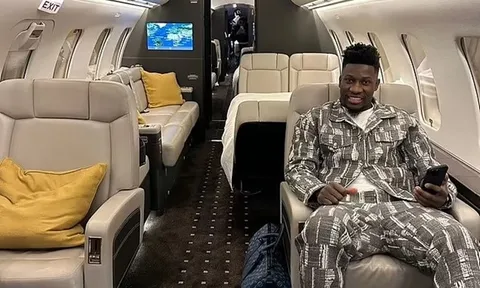 Onana nhanh chóng lên máy bay rời Man Utd