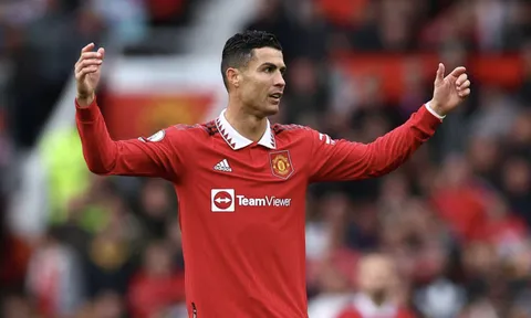 Ông lớn đầu tiên nói không với Ronaldo vào tháng Giêng