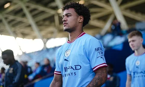 Sao trẻ cam kết tương lai với Man City