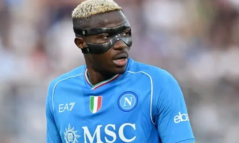Osimhen châm ngòi cho cuộc chiến khốc liệt ở Premier League