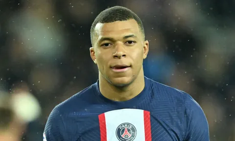 Real Madrid trao số áo cho Mbappe