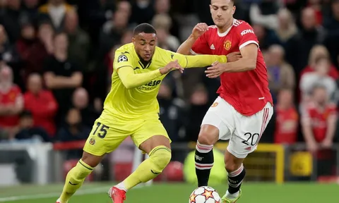Owen Hargreaves đã đúng, Mason Greenwood cần phải thay đổi vì Dalot