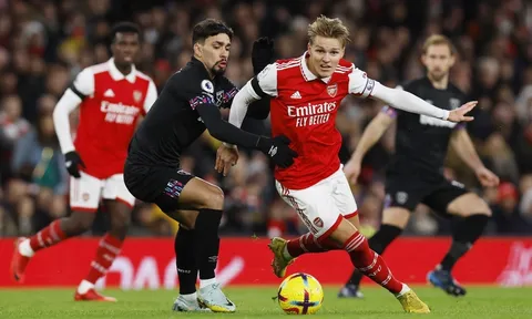 Oxford United - Arsenal: 3 bàn; Thay đổi hàng loạt