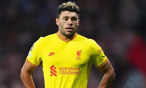 Oxlade-Chamberlain đang cạn dần cơ hội tại Liverpool