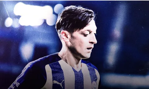 Ozil bị gọi tên trên mạng xã hội khi tuyển Đức che miệng chụp ảnh