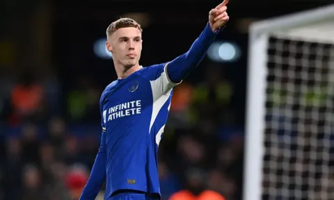 Jamie Carragher trầm trồ trước sao Chelsea