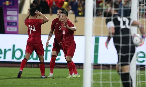 Tuyển Việt Nam sắp đấu Palestine, HLV Troussier tính bài World Cup