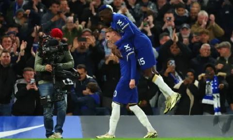 Palmer lập poker, Chelsea hủy diệt Everton với một set tennis
