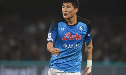 Park Ji-Sung ngả mũ với Kim Min-Jae
