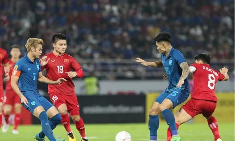HLV Troussier thay máu ĐTQG; U22 Indonesia đổi thuyền trưởng