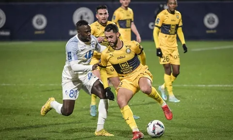 Pau hòa trận thứ 7 ở Ligue 2