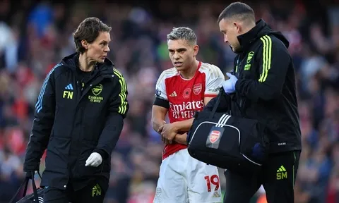 Paul Merson: "Trossard thật dũng cảm"