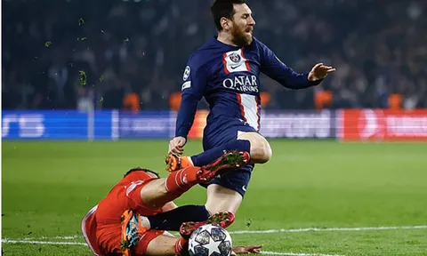 Pavard bị chỉ trích vì vào bóng nguy hiểm với Messi