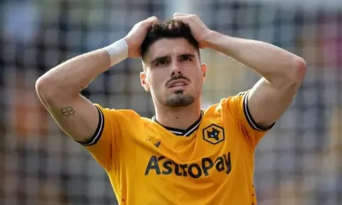 Pedro Neto có câu trả lời cho Liverpool