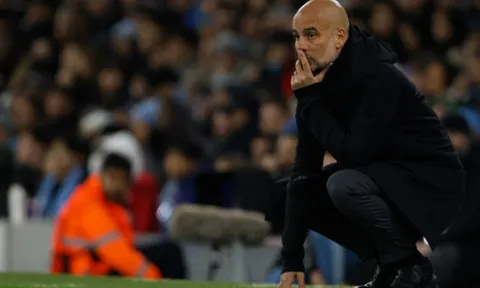 Pep cẩn thận! Man City đang rơi tự do