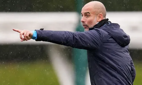 Pep dằn mặt học trò sau trận thua Liverpool