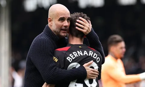 Pep Guardiola chỉ ra ‘mặt trái’ phũ phàng cú ăn 3 của Man City