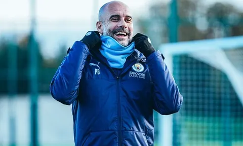 Pep Guardiola tươi cười rạng rỡ, tràn đầy tự tin trước derby Manchester