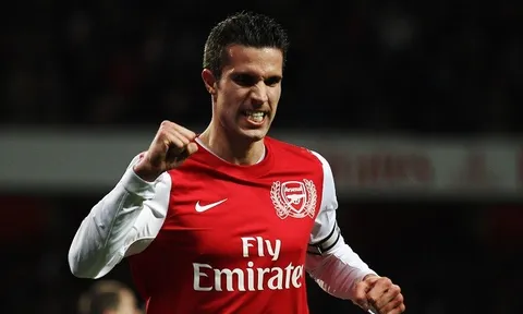 Sagna chỉ ra một Van Perie trong đội hình Arsenal