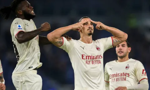 Ibrahimovic nhận thẻ vàng vì hành động không đẹp với CĐV Roma