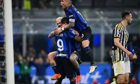 Phản lưới tai hại, Juve tự bắn vào chân trong cuộc đua vô địch