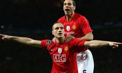 Phản ứng của Ferdinand khi Vidic bị chê kém Van Dijk