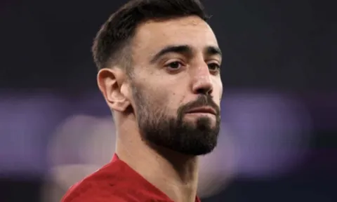 Phản ứng của Fernandes khi bị Ronaldo lấy giải hay nhất trận