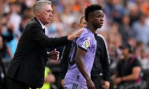 Phản ứng của HLV Ancelotti khi Vinicius bị phân biệt chủng tộc