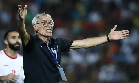 Phản ứng của HLV Hector Cuper khi Syria bất lực trước tuyển Việt Nam
