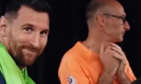 Phản ứng của Messi khi được Mbappe gọi là 'Chủ nhân 7 Quả bóng vàng'