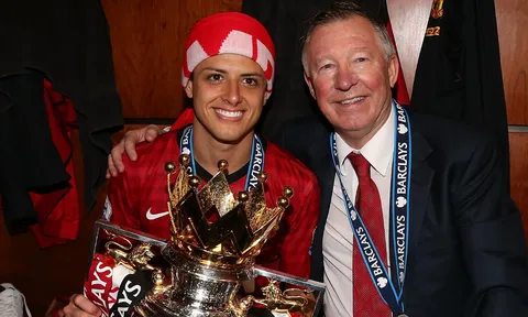 Phản ứng của Sir Alex trước thông tin Chicharito có bến đỗ mới