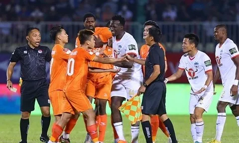 Phan Văn Đức xô xát với Lê Văn Sơn
