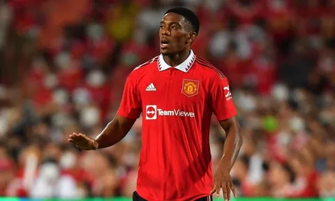 Với Martial, Man Utd bắn phát súng lệnh đầu tiên trên TTCN
